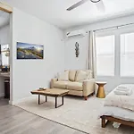 Contemporary Studio With City Access #34C